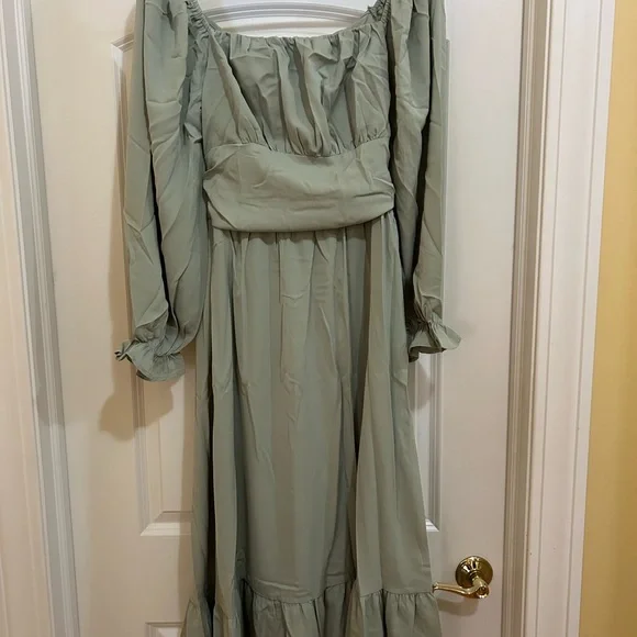 Elegant Green Long Sleeve Dress - Picture 4 of 11